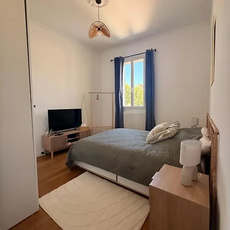 Le Cocoon Train Station 5 Min Drive & Paris Apartment